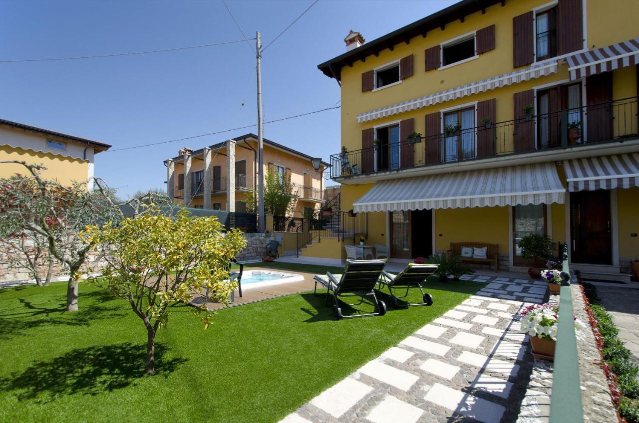 Accogliente Apt Al Centro Con Giardino E Jacuzzi Apartment Torri Del Benaco Exterior photo