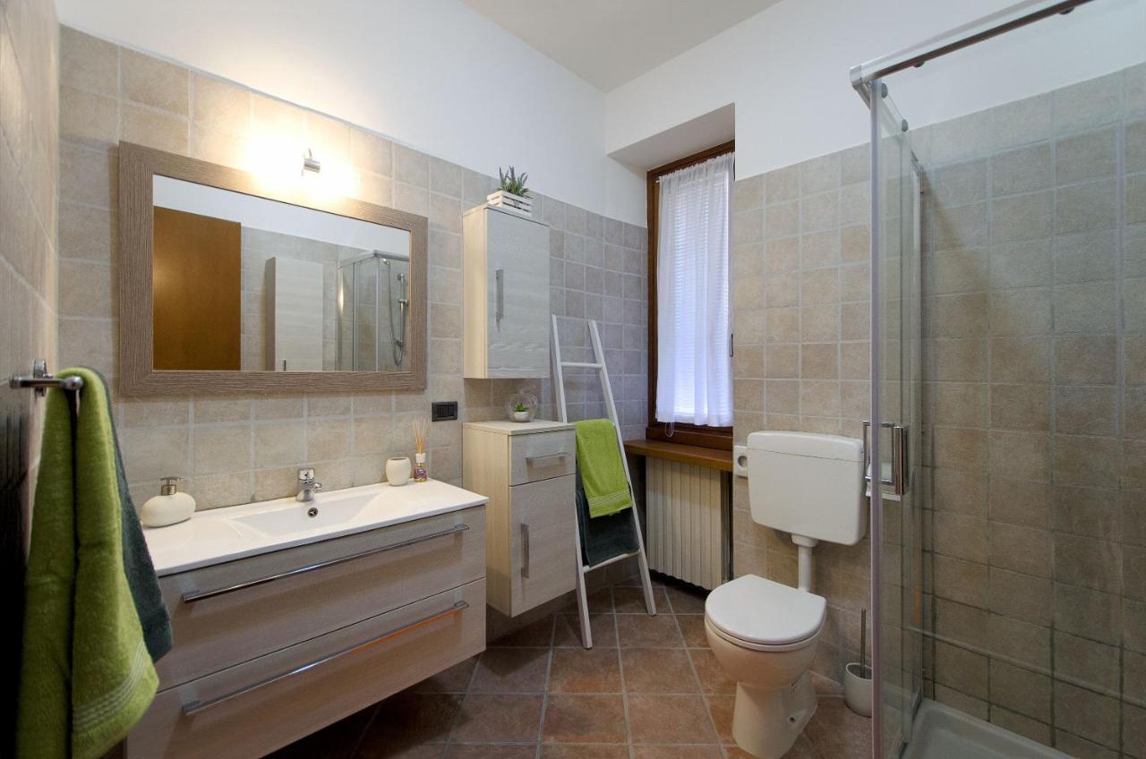 Accogliente Apt Al Centro Con Giardino E Jacuzzi Apartment Torri Del Benaco Exterior photo